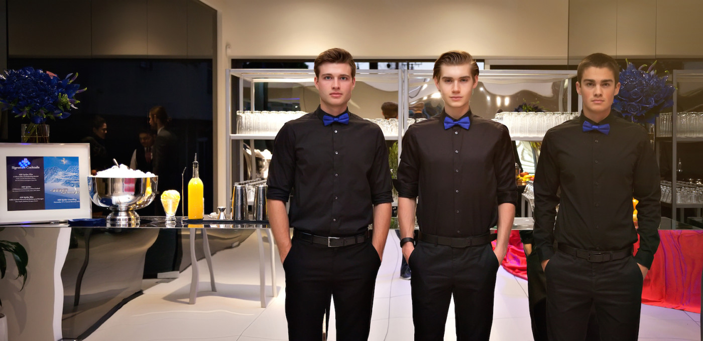 male-bartenders-in-black-shirt